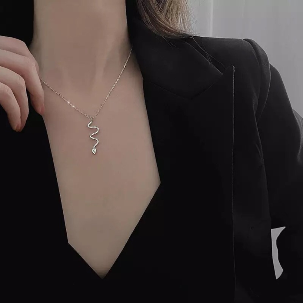 👏🏼Clearance👏🏼S925 Sterling Sliver Snake Shape Necklace - Picture 7 of 9